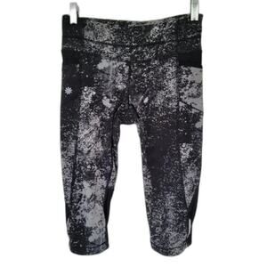 Athleta Splatter Be Free Knicker Cropped Leggings Black White Women Size XSP